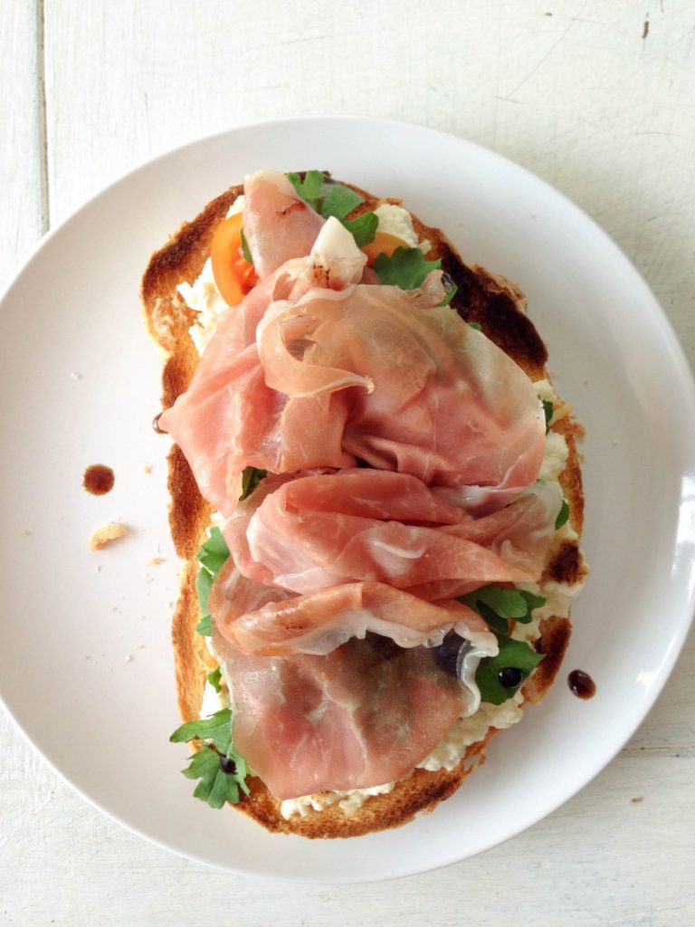 Ham, Parmesan, arugula, cherry tomatoes tartine – The Petit Gourmet©