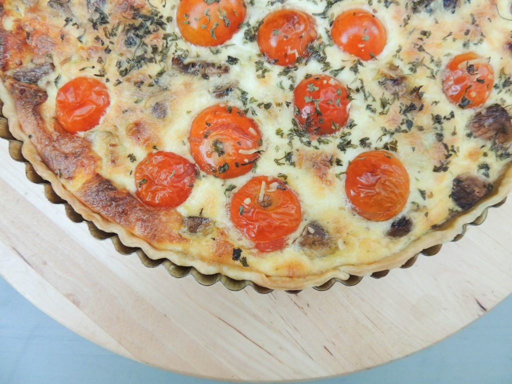 Leek, mushrooms and tomatoes quiche