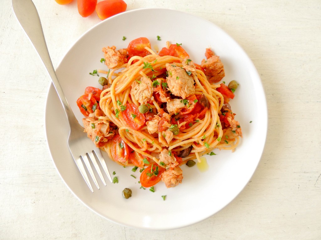 Tomatoes and tuna pasta sauce - The Petit Gourmet