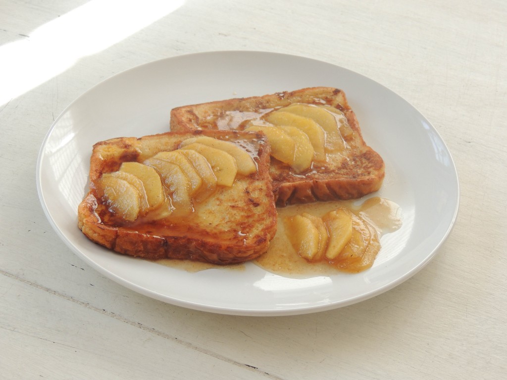 Apple cinnamon french toast - The Petit Gourmet