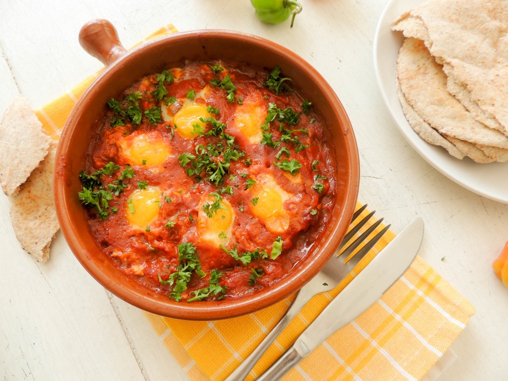 Poached quail eggs in tomatoes sauce - The Petit Gourmet